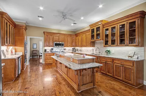 Kitchen - 512 Susannah Dr, Brandon, MS 39047 photo 4 of 5