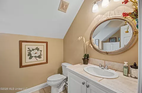 Bath - 512 Susannah Dr, Brandon, MS 39047 photo 8 of 9