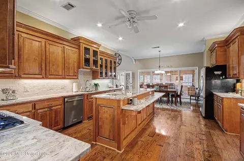 Kitchen - 512 Susannah Dr, Brandon, MS 39047 photo 3 of 5