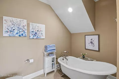 Bath - 512 Susannah Dr, Brandon, MS 39047 photo 7 of 9
