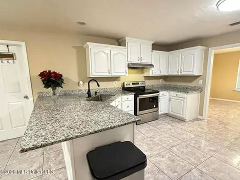 Kitchen - 1278 Hillard Howell Rd, Lucedale, MS 39452 photo 2 of 4
