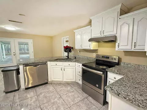 Kitchen - 1278 Hillard Howell Rd, Lucedale, MS 39452 photo 4 of 4