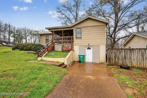 732 Chickasaw Dr, Grenada, MS 38901