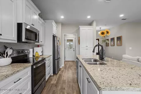 Entry Way - 68 Bates Ave, Purvis, MS 39475 photo 4 of 4
