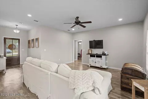 Entry Way - 68 Bates Ave, Purvis, MS 39475 photo 3 of 4