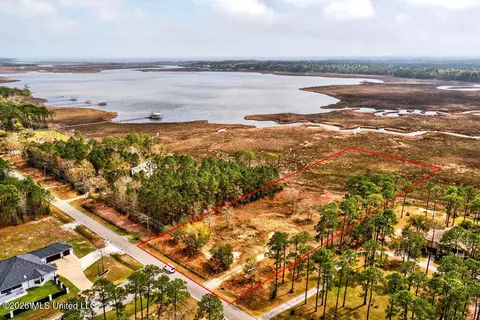 6121 Mary Mahoney Dr, Ocean Springs, MS 39564