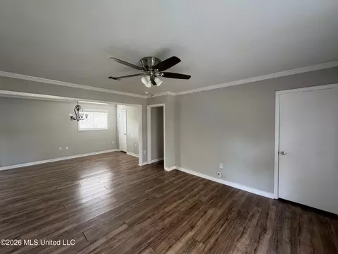 Living - 237 Trojan Dr, Pearl, MS 39208 photo 4 of 5