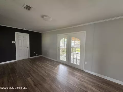 Living - 237 Trojan Dr, Pearl, MS 39208 photo 2 of 5