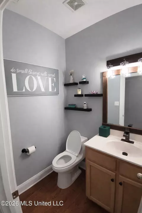 Bath - 6459 Carson Dr, Olive Branch, MS 38654 photo 1 of 5