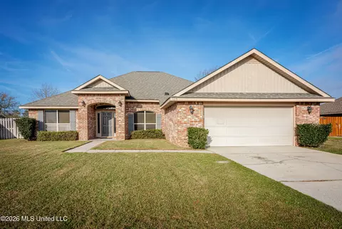 125 Gannet Ln, Ocean Springs, MS 39564