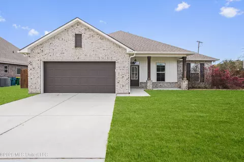 12915 Jackson Lee Dr, Ocean Springs, MS 39564