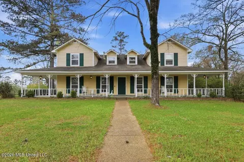 709 Country Place Dr, Pearl, MS 39208