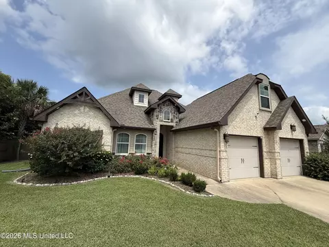 10415 E Landon Green Cir, Gulfport, MS 39503