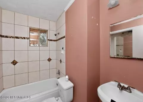 Bath - 411 Crider Dr, Brookhaven, MS 39601 photo 1 of 2