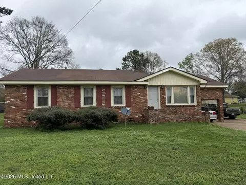 108 Dixie Dr, Natchez, MS 39120