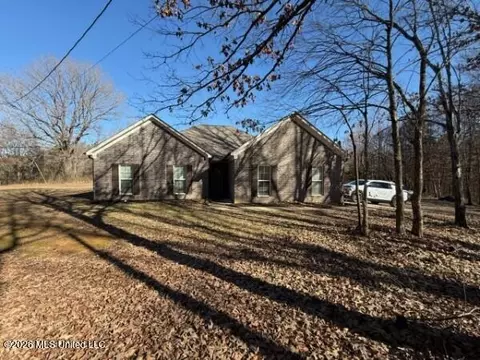 1762 Smart Rd, Como, MS 38619