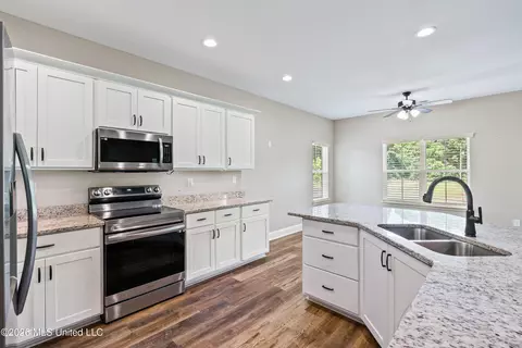 Kitchen - 1762 Smart Rd, Como, MS 38619 photo 3 of 3