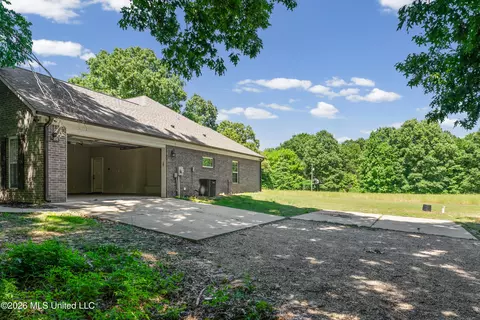 Exterior - 1762 Smart Rd, Como, MS 38619 photo 4 of 5