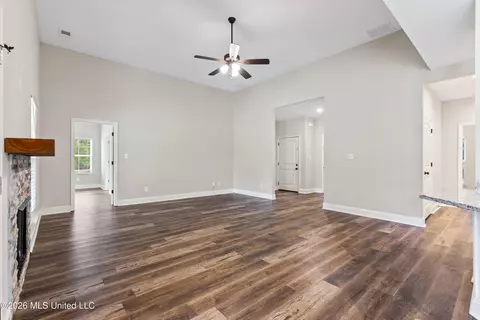 Living - 1762 Smart Rd, Como, MS 38619 photo 3 of 3