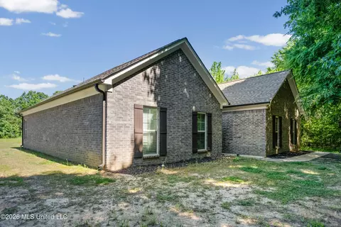 Exterior - 1762 Smart Rd, Como, MS 38619 photo 2 of 5
