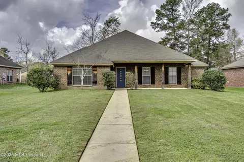 125 Whispering Oaks Xing, Pearl, MS 39208