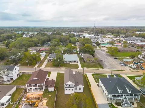 View/Area - 117 W 4th St, Long Beach, MS 39560 photo 2 of 3
