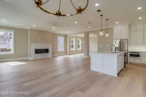 Living - 117 W 4th St, Long Beach, MS 39560 photo 2 of 5