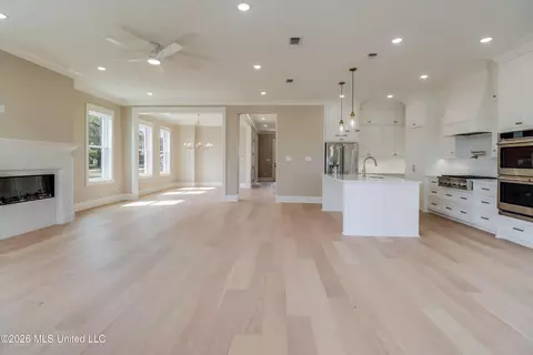Living - 117 W 4th St, Long Beach, MS 39560 photo 4 of 5