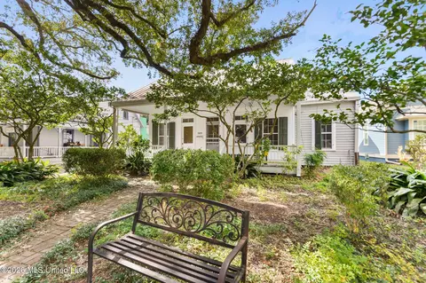 509 Washington Ave, Ocean Springs, MS 39564