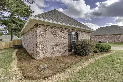Exterior - 106 Linden Cv, Madison, MS 39110 photo 3 of 7