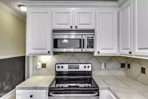 Kitchen - 106 Linden Cv, Madison, MS 39110 photo 6 of 6
