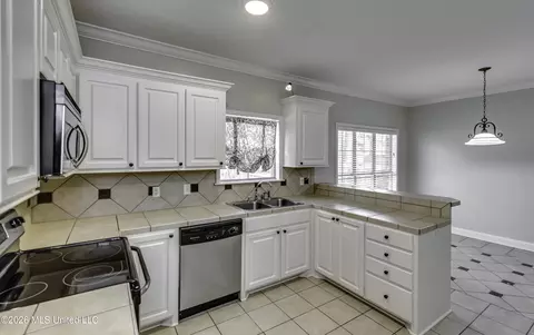 Kitchen - 106 Linden Cv, Madison, MS 39110 photo 3 of 6
