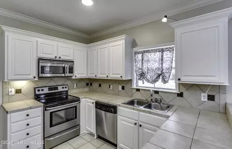 Kitchen - 106 Linden Cv, Madison, MS 39110 photo 2 of 6