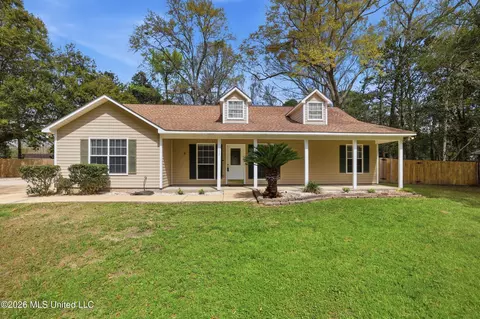 1212 Rosemont St, Gautier, MS 39553