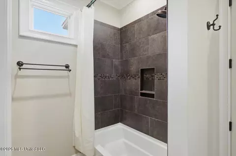 Bath - 214 Ashworth Cir, Madison, MS 39110 photo 1 of 8