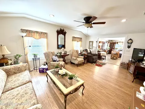 Living - 5319 Griffin St, Moss Point, MS 39563 photo 1 of 3