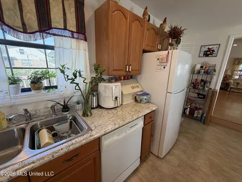 Kitchen - 5319 Griffin St, Moss Point, MS 39563 photo 3 of 3