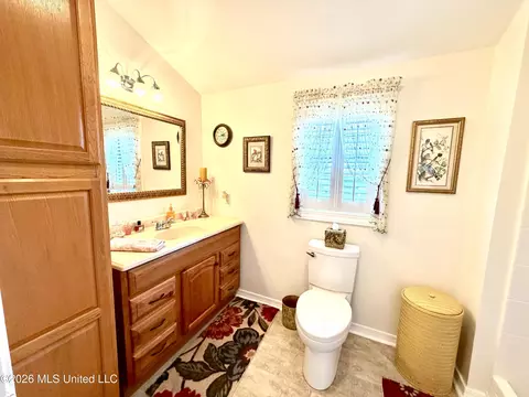Bath - 5319 Griffin St, Moss Point, MS 39563 photo 1 of 3