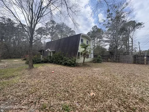 2417 Robertsdale Rd, Gautier, MS 39553