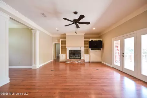 Living - 25 Lawrence Rd, Natchez, MS 39120 photo 2 of 2