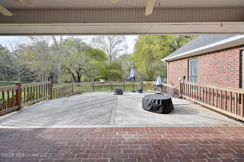 Exterior - 25 Lawrence Rd, Natchez, MS 39120 photo 4 of 5