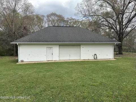 Exterior - 25 Lawrence Rd, Natchez, MS 39120 photo 3 of 5