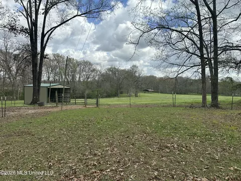Exterior - 25 Lawrence Rd, Natchez, MS 39120 photo 2 of 5