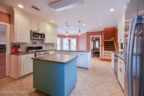 Kitchen - 25 Lawrence Rd, Natchez, MS 39120 photo 2 of 4