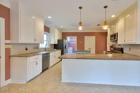 Kitchen - 25 Lawrence Rd, Natchez, MS 39120 photo 1 of 4
