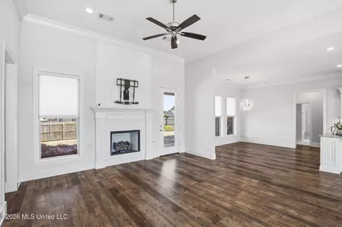 Living - 204 Ashbury Cv, Canton, MS 39046 photo 3 of 3