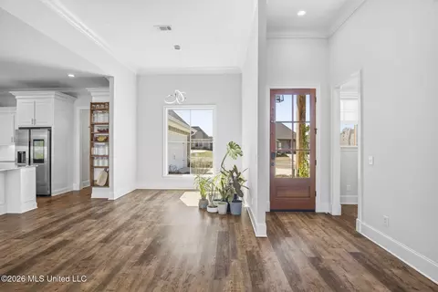 Entry Way - 204 Ashbury Cv, Canton, MS 39046 photo 2 of 8