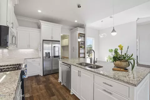 Kitchen - 204 Ashbury Cv, Canton, MS 39046 photo 2 of 3