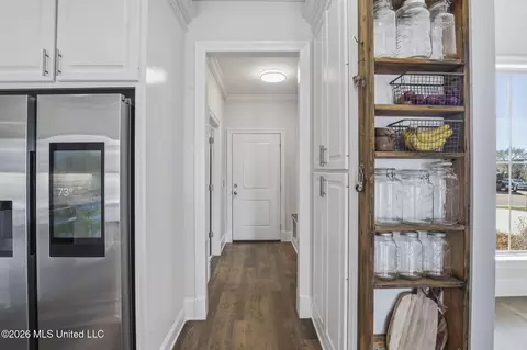 Entry Way - 204 Ashbury Cv, Canton, MS 39046 photo 6 of 8