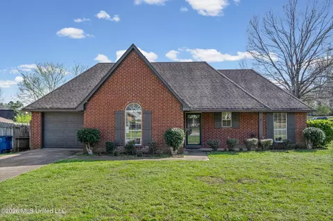 9271 Brooks Dr, Olive Branch, MS 38654